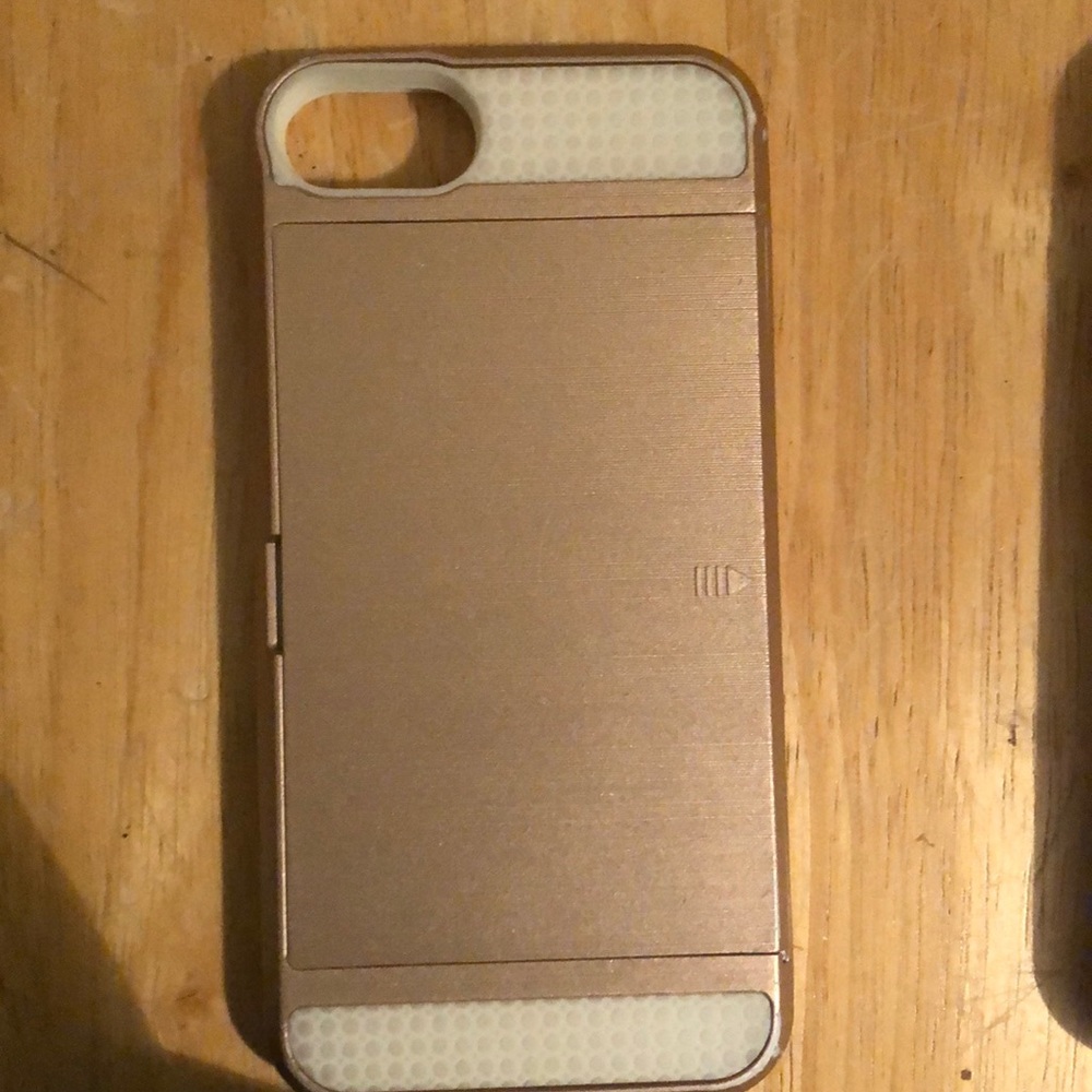 iPhone 6/6s/7/8walletcase RoseGold w/ White on it!